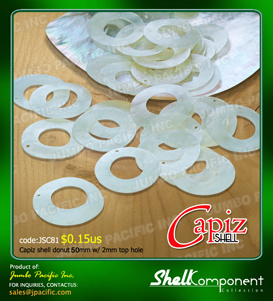 Capiz在多福饼形状切削50mm直径与一个孔。 可利用在任何颜色和形状。